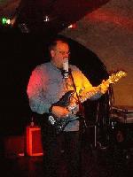 Picture for song 'Turn off the radio' by artist 'Maqtewek Moween'