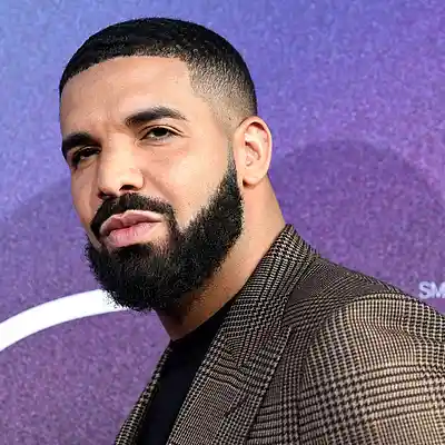 Picture for song 'Naked Pics (Drake Type Beat)' by artist 'DRAXLUR'