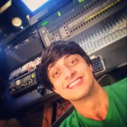 Picture for song 'SHE CANT KEEP HER HANDS OF ME' by artist 'Luke Skywalker'