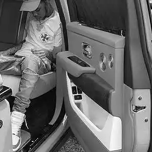 Picture for song 'Voices' by artist 'buzzy beats'