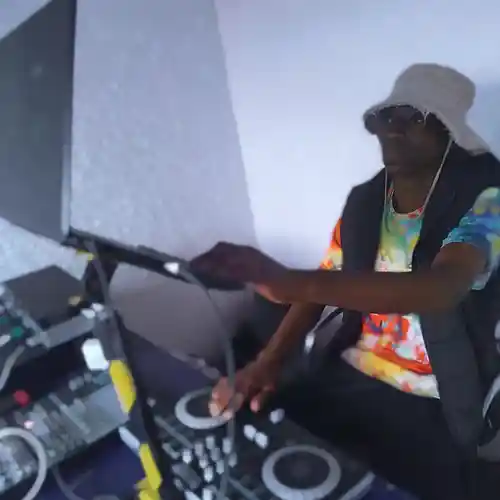 Picture for song 'Saintfloew_-_Chiedza_(Official_Video)_ft._Hughfly(' by artist 'Tristar'
