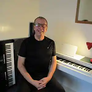 Picture for song 'The Christmas Song' by artist 'Pianist Tony William'
