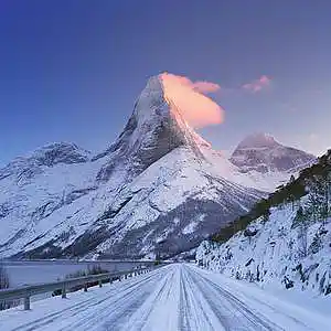 Picture for song 'Concrete Castles' by artist 'toMRichard'