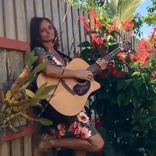 Picture for song 'Blame it on the moon' by artist 'Catherine Rose'