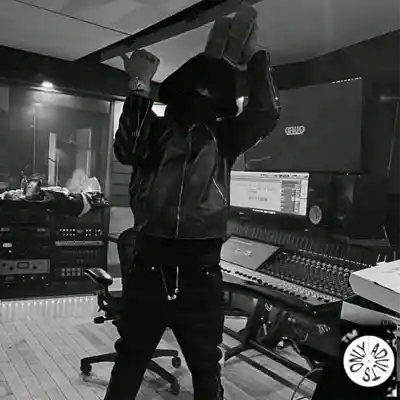Picture for song '"Amiri Gloves" - Skrilla Type Beat 2025' by artist '2k5 jaay'