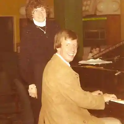 Picture for song 'Pontins Prestatyn Sands 1979' by artist 'Tony William'