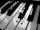 Picture for song 'Uncontrolable' by artist 'DJ EzEEBEATz'