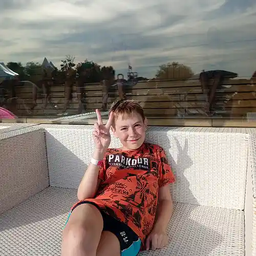 Picture for song 'ТАНЦЕТЕРАПИЯ' by artist 'AGUBUN'