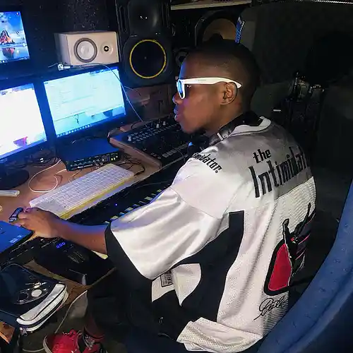 Picture for song 'Kendrick Lamar vs Drake' by artist 'Crazy Mind 296'