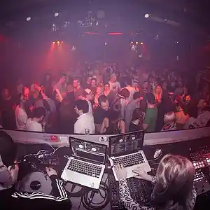 Picture for song '4- Females' by artist 'Dee Eagle (beatz)'