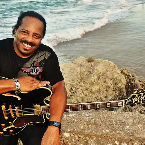 Picture for song '02 MYSPACE SAMPLER' by artist 'MIKAELMUSIX'