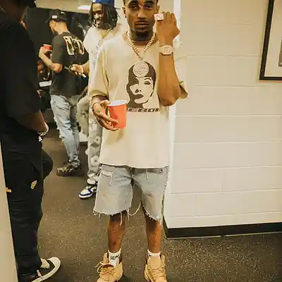 Picture for song 'OFF MY MIND - Loe Shimmy Type Beat' by artist 'buzzy beats'
