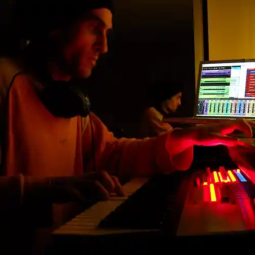 Picture for song 'Happy Beat In D Minor' by artist 'KaMarius'