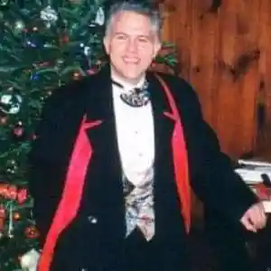 Picture for song 'NOW IT'S CHRISTMAS v. chamber radio edit' by artist 'Sam Austin'