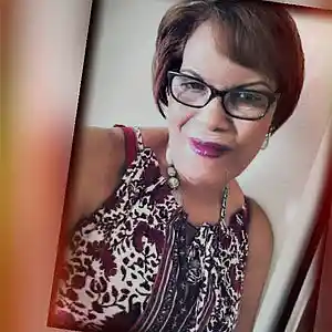 Picture for song 'God Rest Ye Merry Gentlemen (Street Lights)' by artist 'Ivy Rose R'