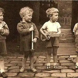 Picture for song 'XMAS-CAROLS-Columbus/Shroeder-2:29 Live ..1974' by artist 'Bella and Music Boy'