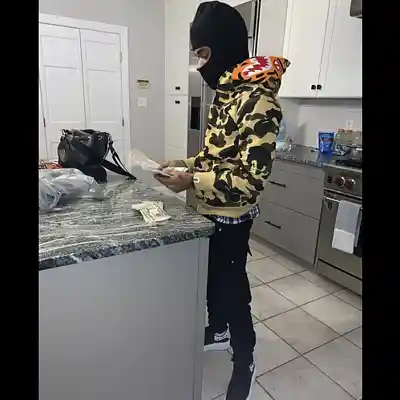 Picture for song '"Walk It Out" - BUY 2 GET 1 FREE' by artist 'prodleavz'