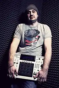 Picture for song '98.mp3' by artist 'STAALin'