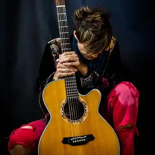 Picture for song 'THAT KIND OF GIRL' by artist 'Tristin Shiells'
