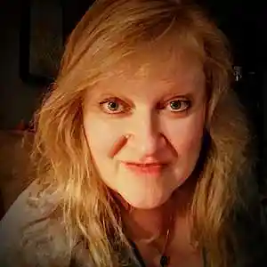 Picture for song 'Gold Dust Woman' by artist 'Strummergurl'