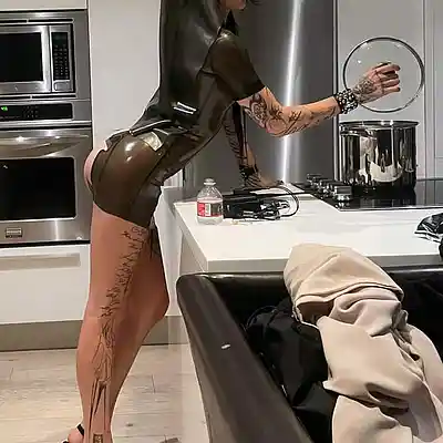 Picture for song 'CRA Z xxxBitchFamous' by artist 'ROMYZ REMAINZ Condomz and Corpsez'