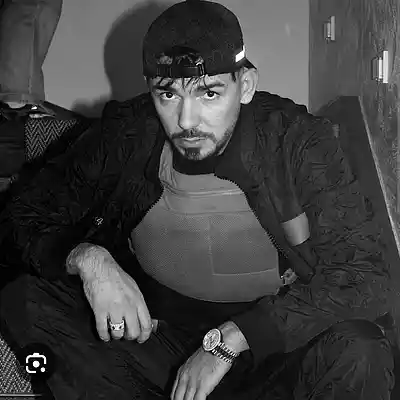 Picture for song '20240606_172807_Wo_Ist_CapItal_FS' by artist '786 scheint-Al'lahs Bande'