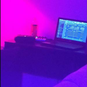 Picture for song 'broken - pierre bourne x playboi carti type beat' by artist 'roscoemire'