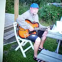 Picture for song 'God shines a light on the little children' by artist 'Knud Thomsen'