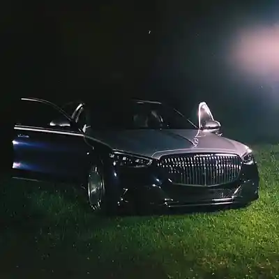 Picture for song 'HOLD STILL (BUY 1 GET 4 FREE)' by artist 'VESCAPE'