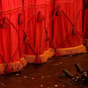 Picture for song '16-Detras del guiNol' by artist 'axako'