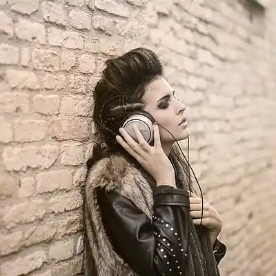 Picture for song 'The Weeknd Type Beat - Retro Groovy R&B' by artist 'Boomism Beats'