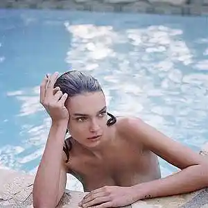 Picture for song 'Her Waist' by artist 'GloeasY'