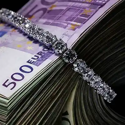 Picture for song 'Luciano x THIZZY52 Type Beat "EUROS"' by artist 'itsMOEBeats'
