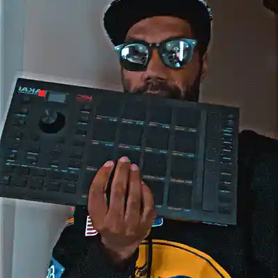 Picture for song 'Right Here' by artist 'dollat'