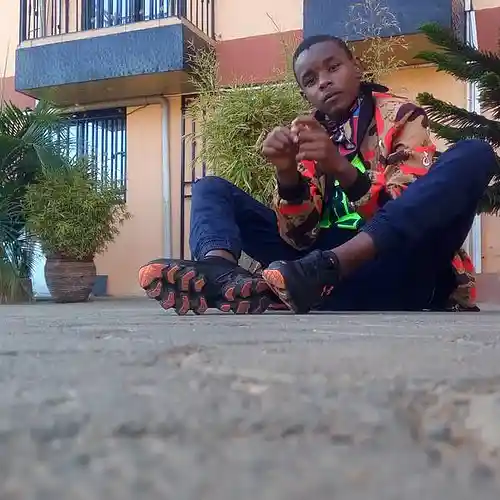 Picture for song 'Shacmantel spender official audio1' by artist 'Shacmantel'