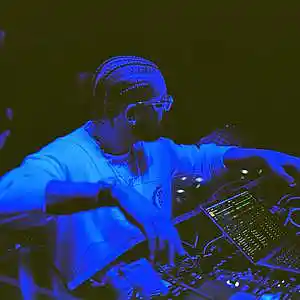 Picture for song 'Drake type beat - Outside' by artist 'radionthetrack'