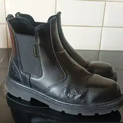 Picture for song 'old boots' by artist 'Clivey Macdougall'