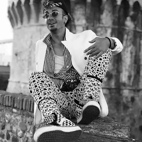 Picture for song 'FinalRetaje' by artist 'RoyceDAAN'