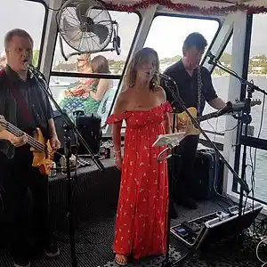 Picture for song 'darkness' by artist 'AnneeeBeee'