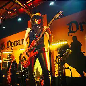 Picture for song 'No One Needs To Know' by artist 'Cocoband'