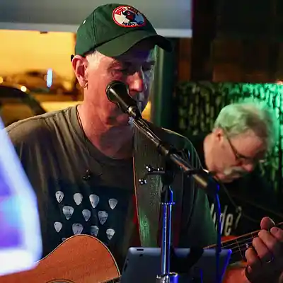 Picture for song 'Heart of Gold - Quinn's 2019' by artist 'Acoustic Drive'