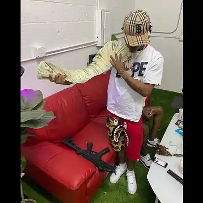 Picture for song '"I'm A Boss" - BUY 2 GET 1 FREE 745' by artist 'prodleavz'