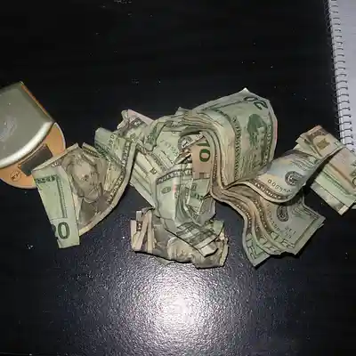 Picture for song 'h u s t l e ....' by artist 'koldrook'