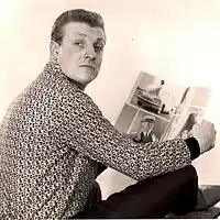 Picture for song 'Houston Wells - Can't Stop Pretending' by artist 'Rob Smith'