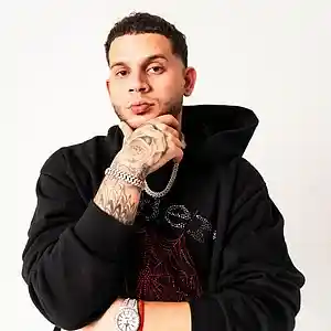 Picture for song '"PASE LO QUE PASE" Luar la l x Dei v Type Beat' by artist 'Suak La Magia'
