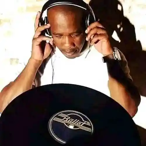 Picture for song 'Djtshomisto - Feel Free ( Original Mix)' by artist 'Djtshomisto'