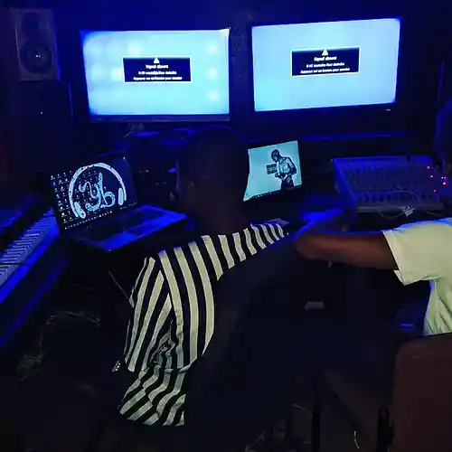 Picture for song 'West Coast' by artist 'Young on the beat'