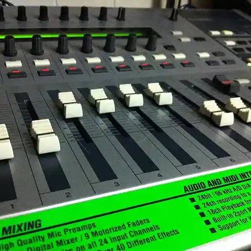 Picture for song 'WAR radio version' by artist 'Binky Beatz'