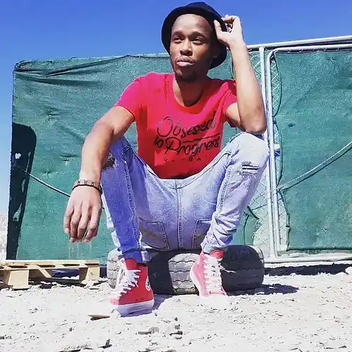 Picture for song 'Uyang'linga.. Demo' by artist 'Sinovuyo S.N.O Mbele'