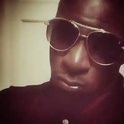 Picture for song '"Flashing Lights" by DOLOSUPREME' by artist 'DOLOSUPREME101'